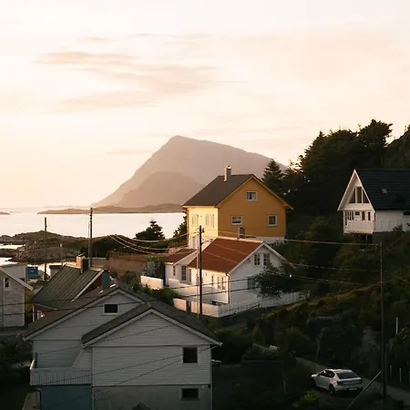 Birdbox Reksta Lodge *