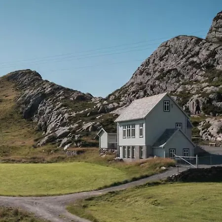 Birdbox Reksta 山林小屋